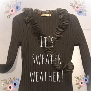 🖤🖤Fab Form Fitting Sweater w Ruffle Detail, S